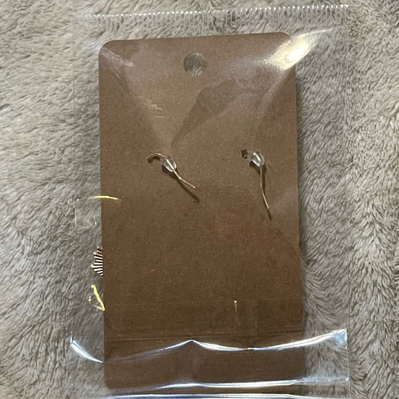 Butterfly earrings on 925 hypo allergenic sterling silver gold tone hooks - Picture 3 of 3